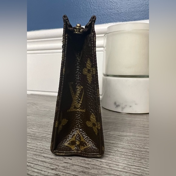 Louis Vuitton Monogram Poche Toilette 15 Cosmetic Pouch - Picture 4 of 13